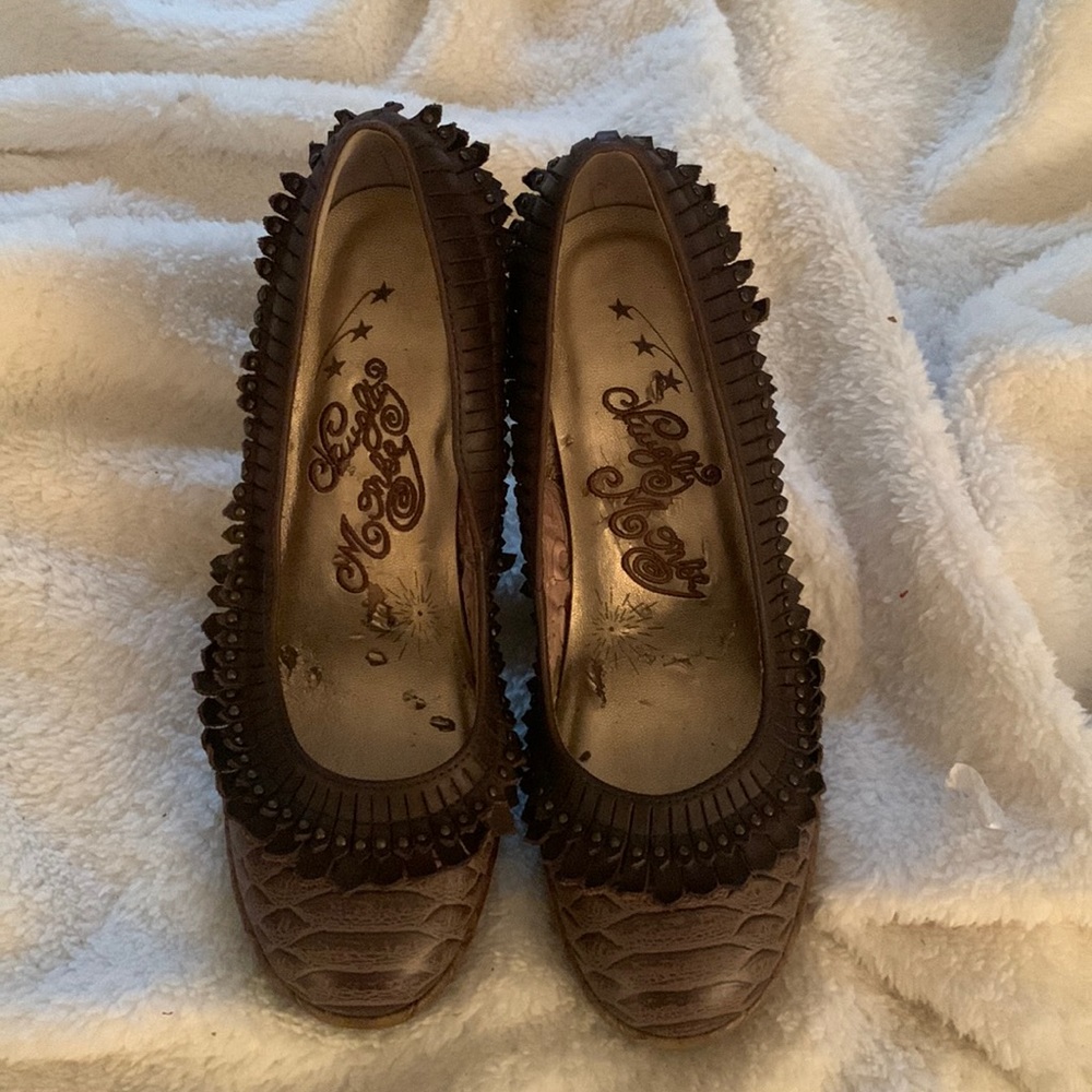 Naught monkey fri fed shoe